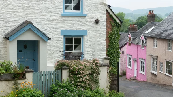 UK House Prices Reach Record £299331