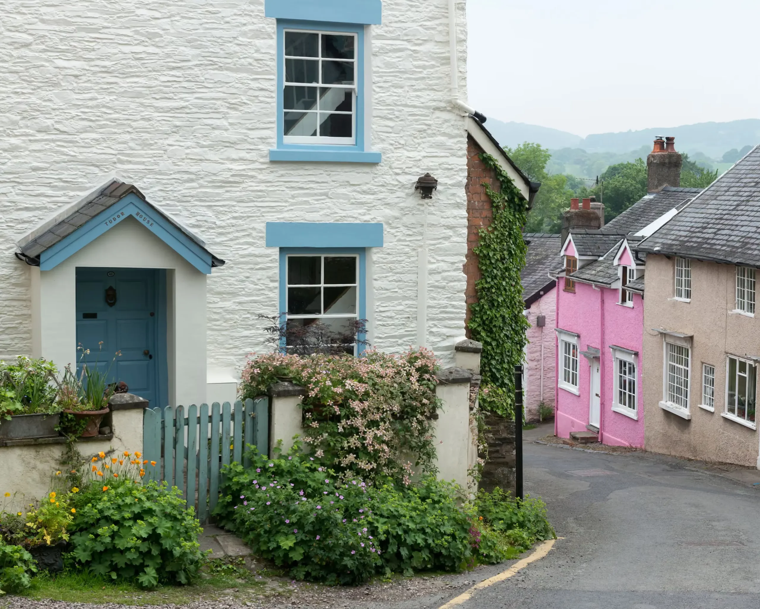 UK House Prices Reach Record £299331