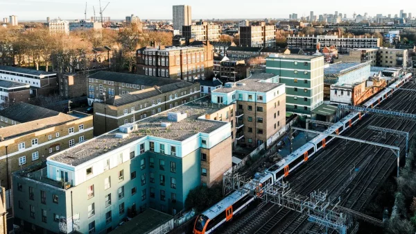 Londoners Pay £43K Premium to Live Near Train or Tube Stations