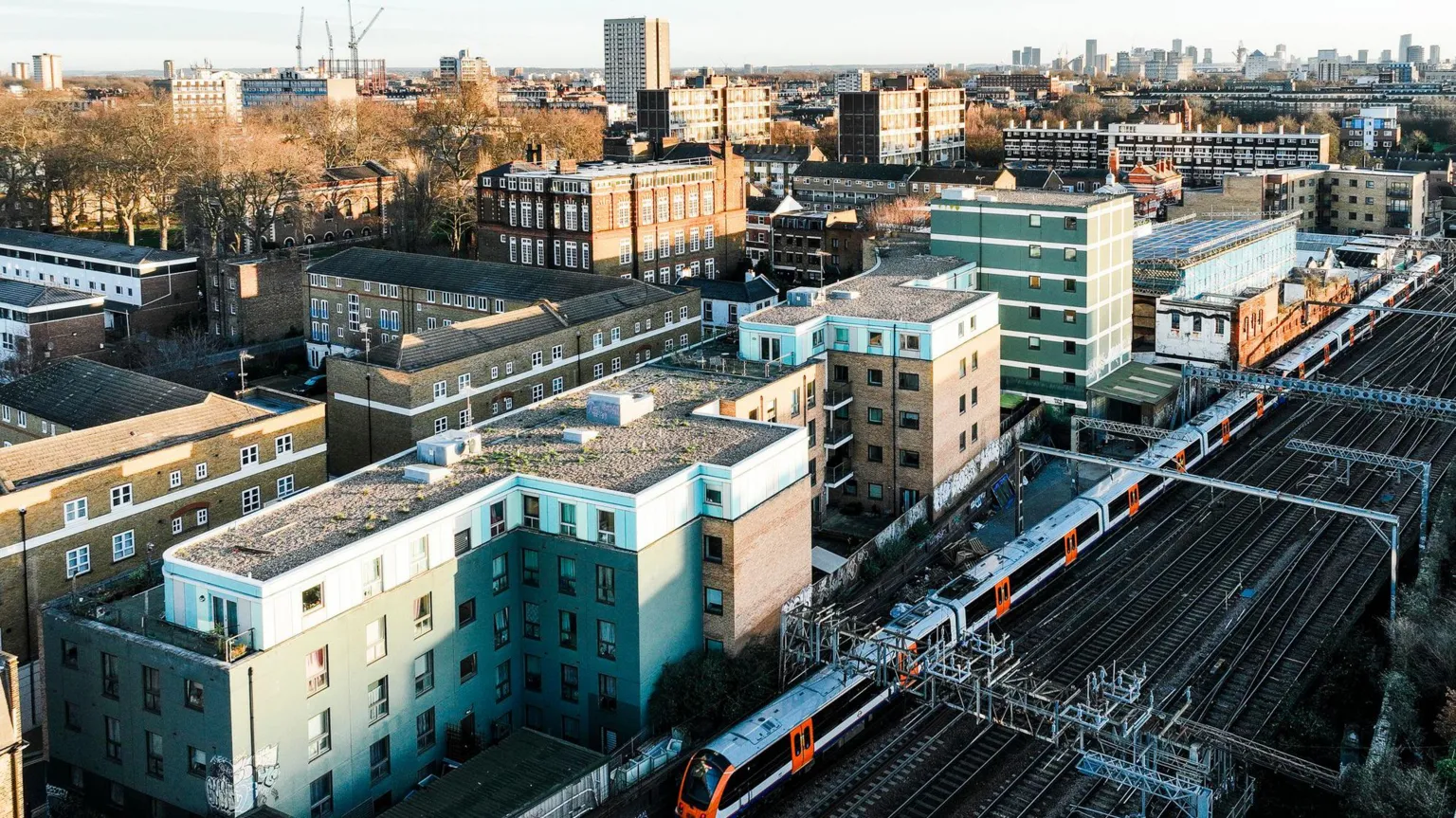 Londoners Pay £43K Premium to Live Near Train or Tube Stations