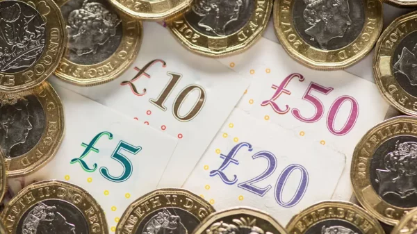 UK households channel record £103bn into Isas amid ‘dash for cash’