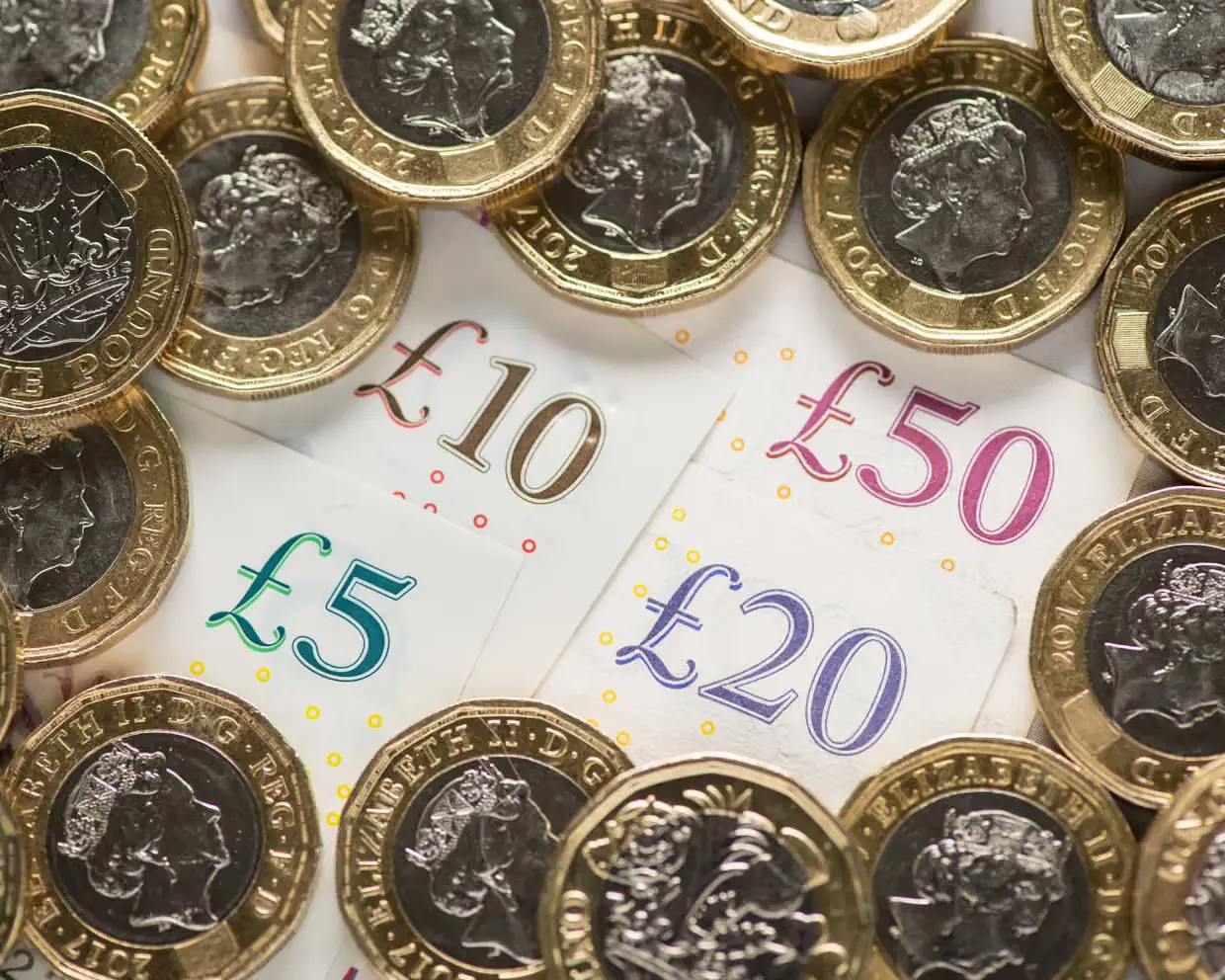 UK households channel record £103bn into Isas amid ‘dash for cash’