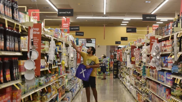 US Inflation Edges Higher as Tariff Costs Hit Shoppers