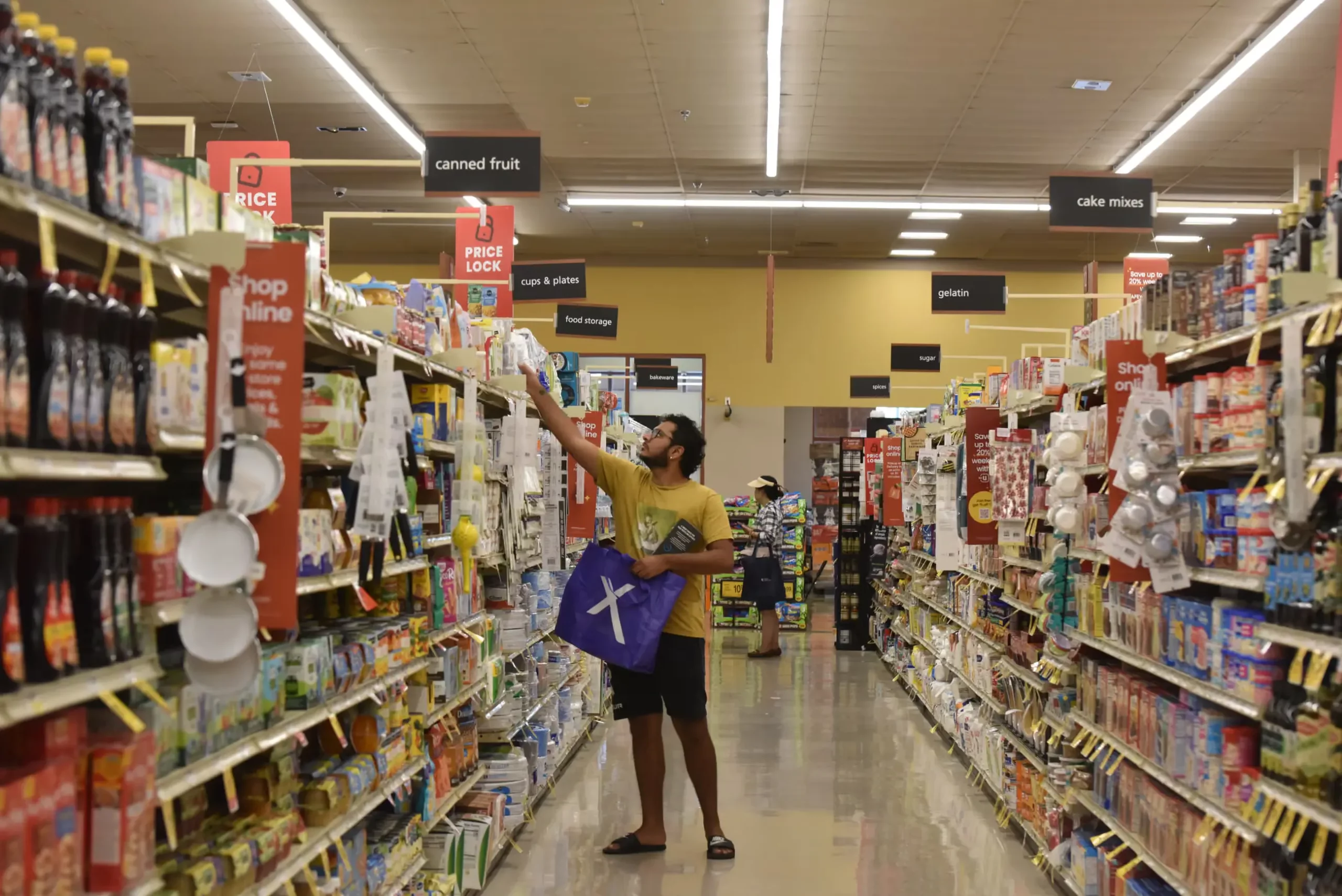 US Inflation Edges Higher as Tariff Costs Hit Shoppers